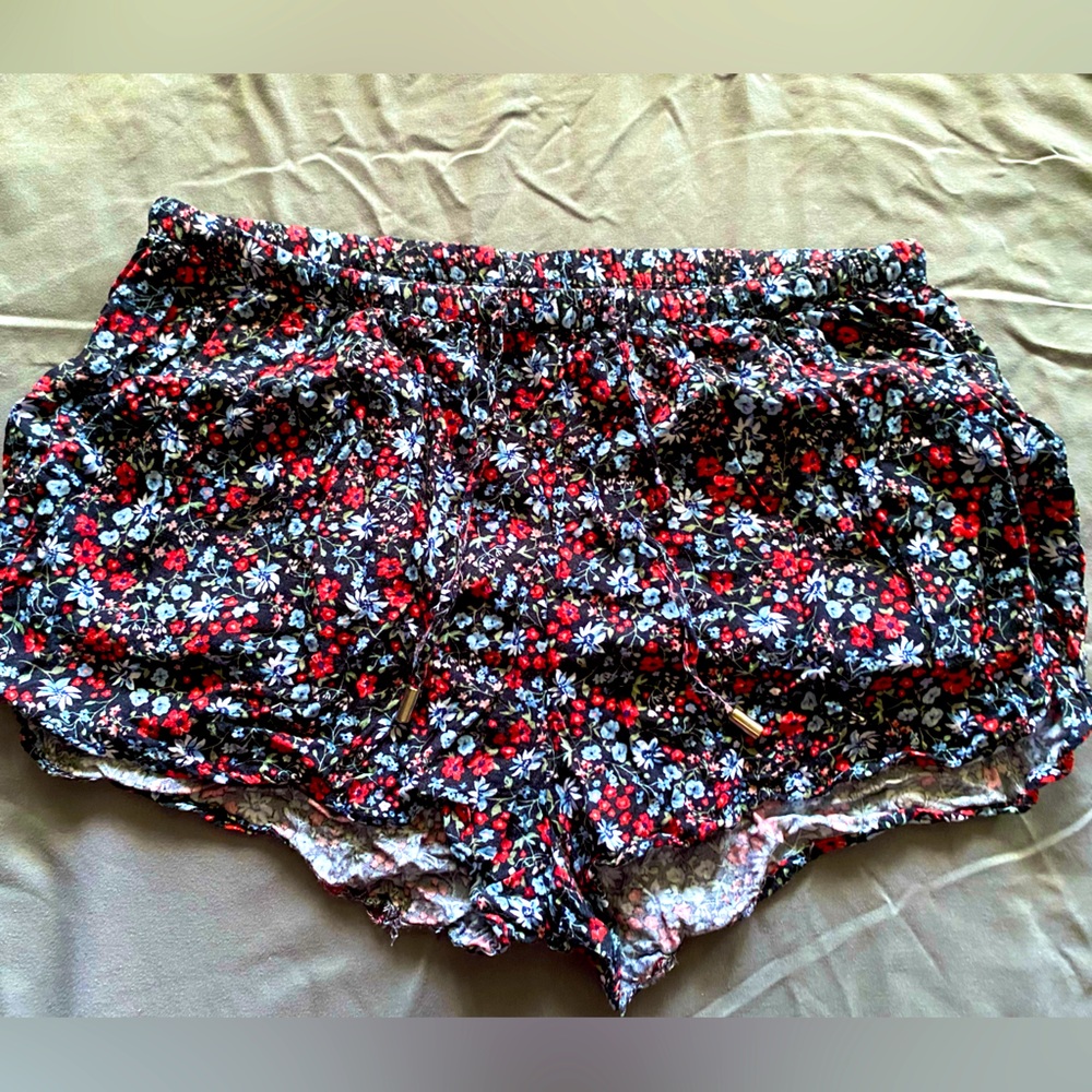8 - H&M Floral Shorts
